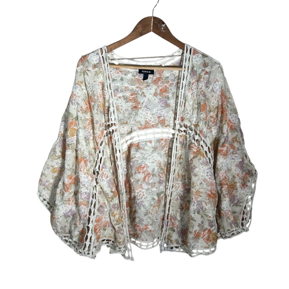 Torrid Lush Floral Crochet Lace Inset  Kimono Size 1X/2X